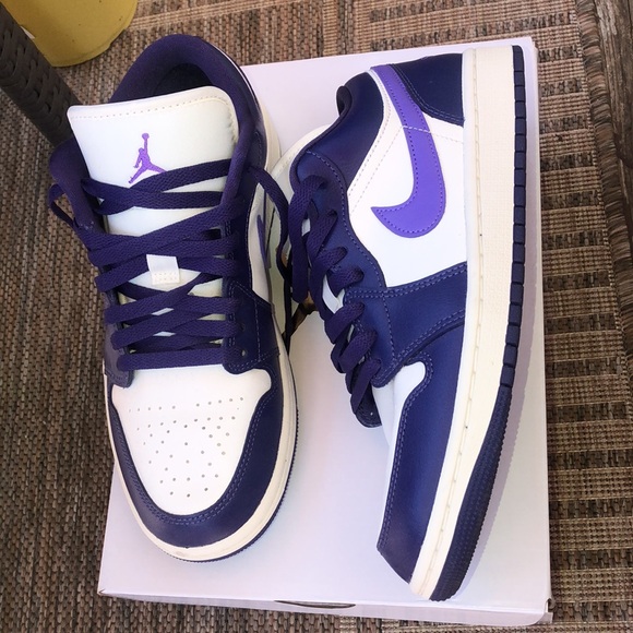 Jordan 1 Low Court Purple White- 8,5 - Picture 2 of 6